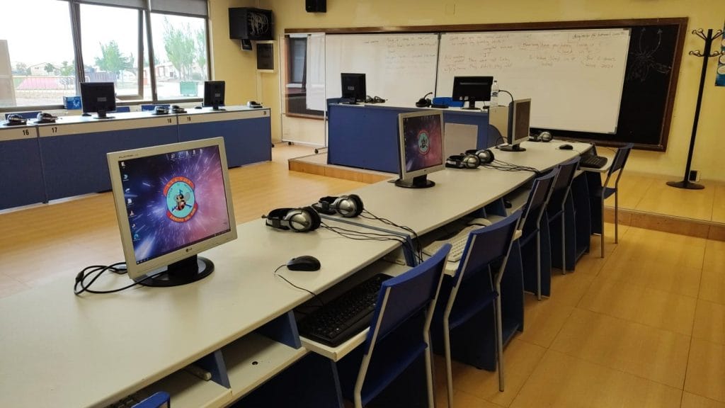 The ETESDA Upgrades its Language Classroom with Optimas tool - Soroll ...