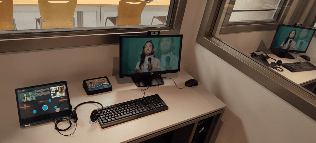 cabina de estudiante de interpretación con software educativo