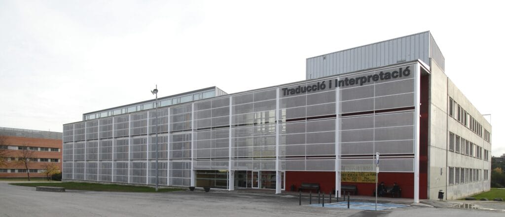 Façana edifici Facultat de Traducció i d'Interpretació